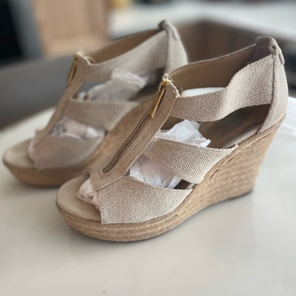 Michelle kors tan platform espadrilles size 7 1/2 m. Nice and comfortable. - Picture 12 of 15